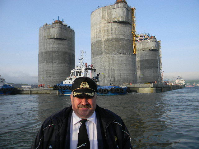 Berkut platform installed at Vostochny Port anchorage